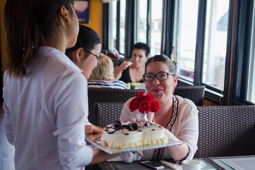 Syrena Cruises Hotel Ха Лонг Екстериор снимка